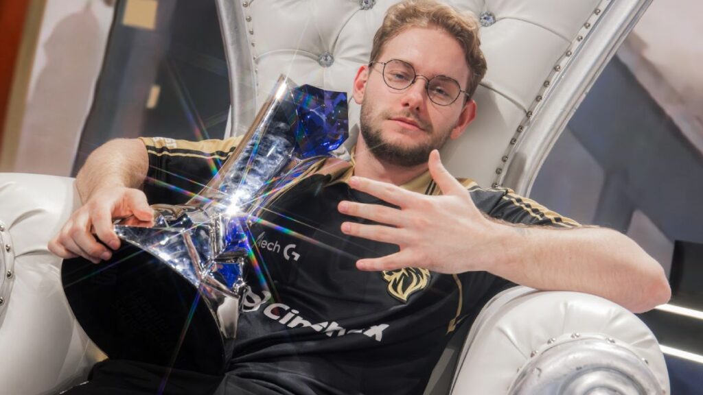 Inspired from LYON aura farming with his trophy. Can he do it again at First Stand?